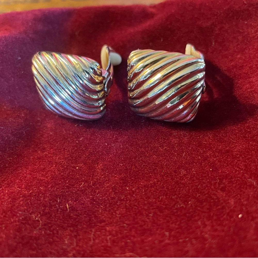 Two-tone Square clip earrings.